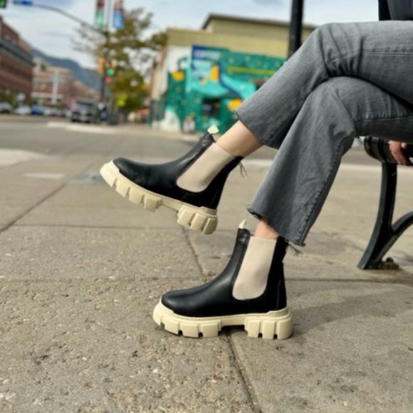 Ateliers Bjork Chelsea Boot in Black/Cream - Picture 1 of 3